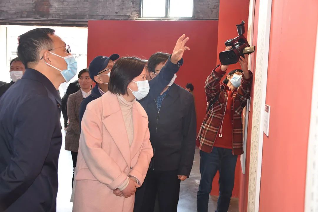 第二届“包公杯”全国书法篆刻大赛作品展在合肥开幕(图7) 第二届“包公杯”全国书法篆刻大赛作品展在合肥开幕(图7)